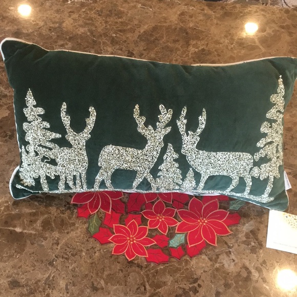 🆕 Cynthia Rowley Beaded Green Velvet Large Decorative Pillow Reindeer Deer Woods - Picture 2 of 16